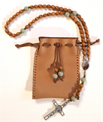 Chapelet artisanal avec saint Joseph avec sa pochette marron