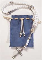 Chapelet artisanal St Sacrement blanc avec sa pochette